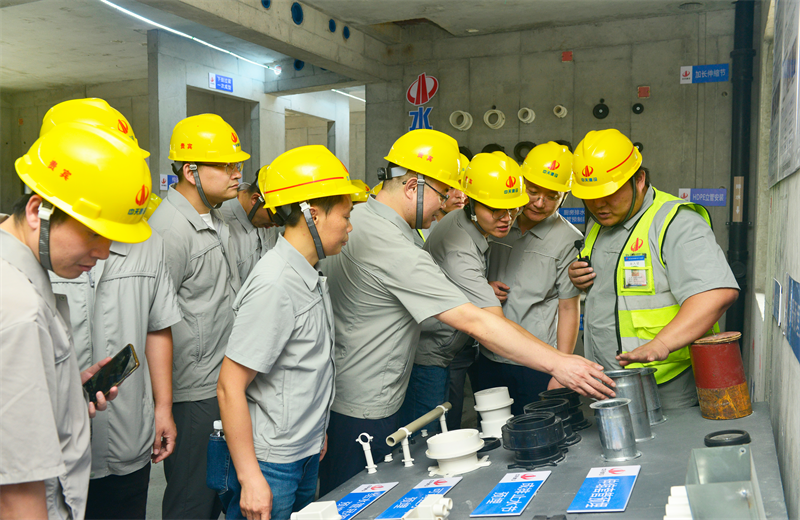 为进一步推进优质客户高效履约，提升交付品质、达成客户满意，2025年6月25日，918博天堂建设集团在上海组织召开2025年越秀地产、华润置业客户履约推进会。